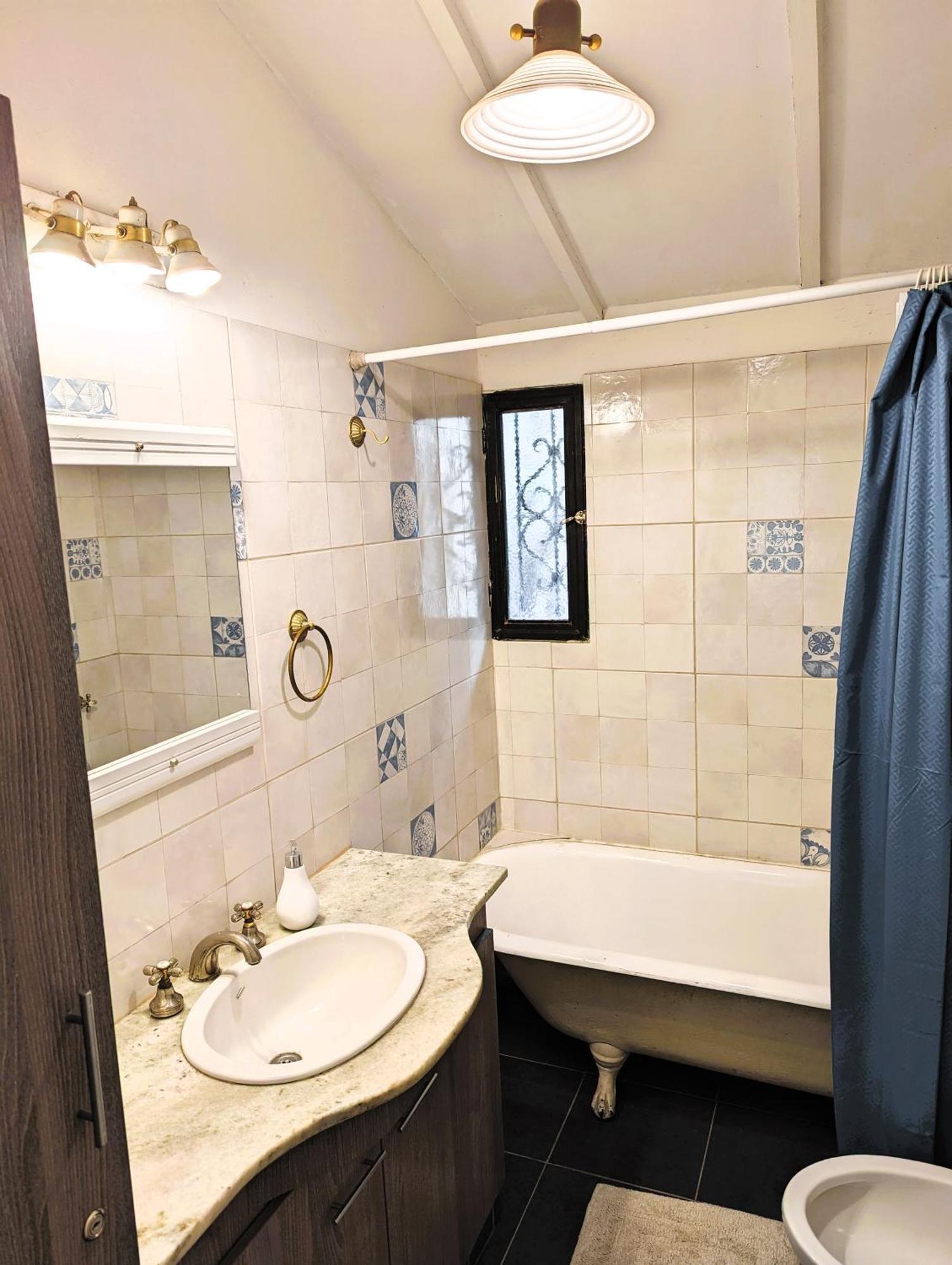 Big Beautiful House With Garden In 5ta Seccion Neighbourhood