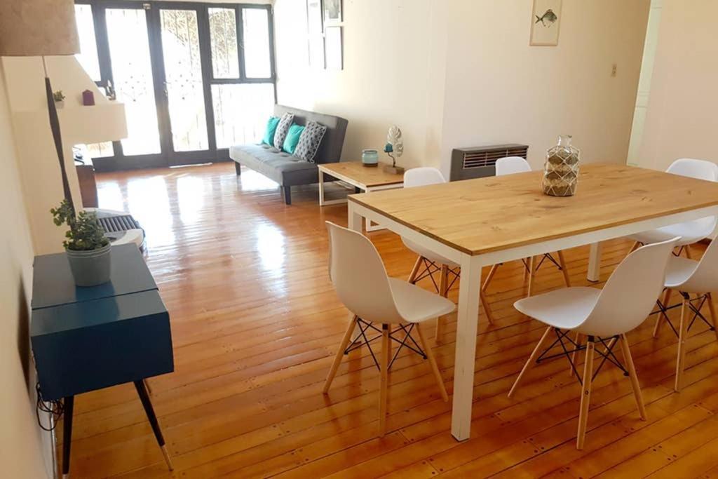 Big Beautiful House With Garden In 5ta Seccion Neighbourhood Holiday home Mendoza